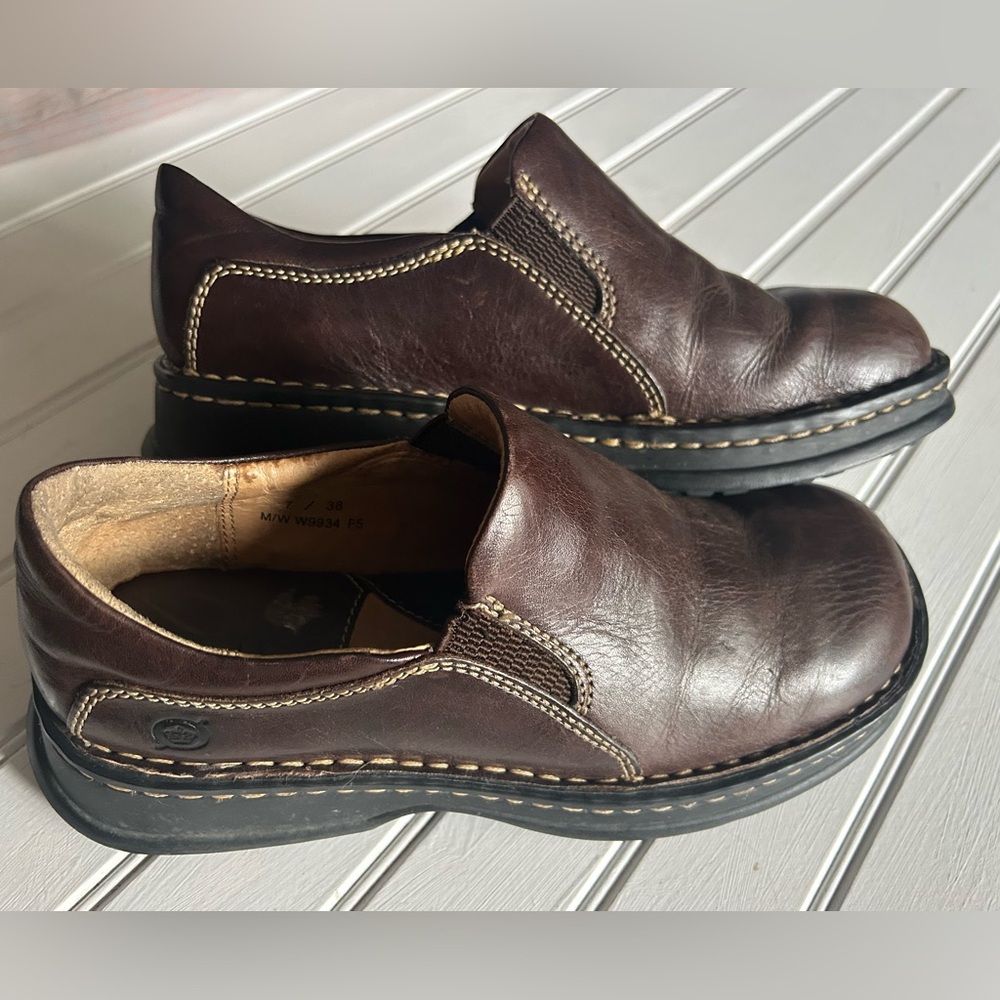 BÖRN womens size 7 leather slip on shoes
